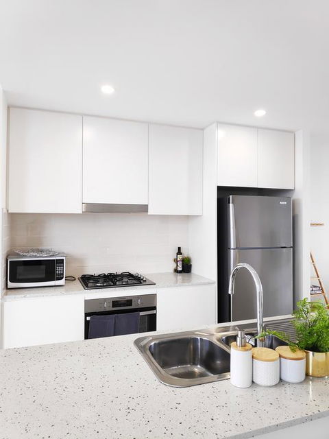 Stylish Liverpool 2Bed 2Bath Apartment -Skyline Views! -Masks Provided - Hervey Bay Accommodation 3
