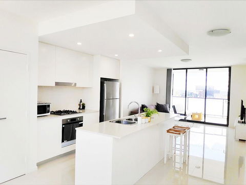 Stylish Liverpool 2Bed 2Bath Apartment -Skyline Views! -Masks Provided - Hervey Bay Accommodation 2