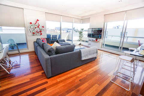 Stylish Modern 3BD Retreat At An Amazing Location - Tourism Hervey Bay 0