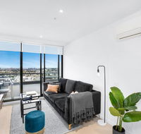 Stylish One-Bed Apartment With Balcony and Parking - Tourism Hervey Bay