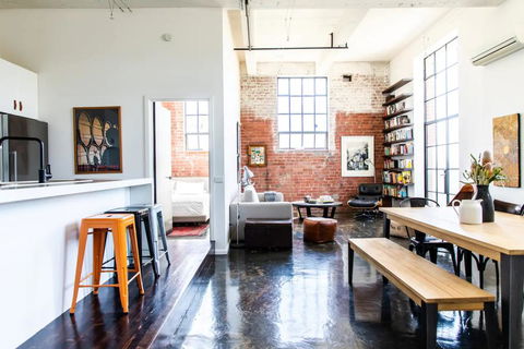 Stylish Warehouse Conversion In The Heart Of Fitzroy - Tourism Hervey Bay 1