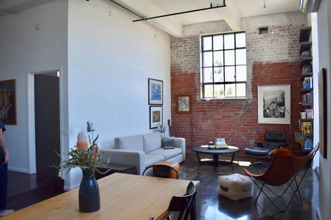 Stylish Warehouse Conversion In The Heart Of Fitzroy - Tourism Hervey Bay 0