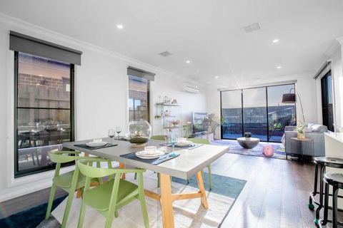 StylishTownhouse@Narre Warren/TrainStation/SC - Hervey Bay Accommodation 3
