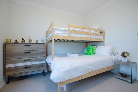 StylishTownhouse@Narre Warren/TrainStation/SC - Hervey Bay Accommodation 0