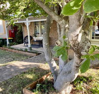 SUMMER HOUSE - CENTRAL LOCATION Near PARK - Hervey Bay Accommodation