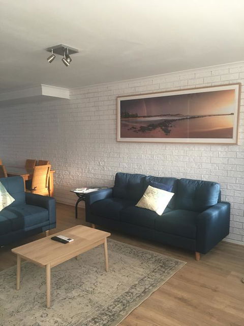 Sunlit Townhouse - Hervey Bay Accommodation 0