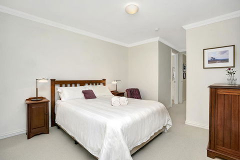 Sunny And Spacious Two Bedroom Apartment - SPF13 - Tourism Hervey Bay 2