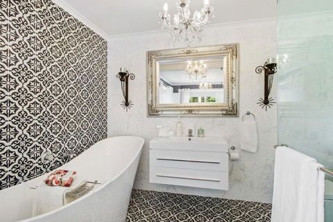 SUNNYDELL - Hervey Bay Accommodation 0