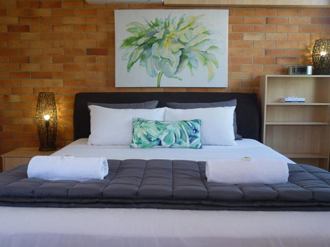 Sunseeker Motel - Tourism Hervey Bay 0