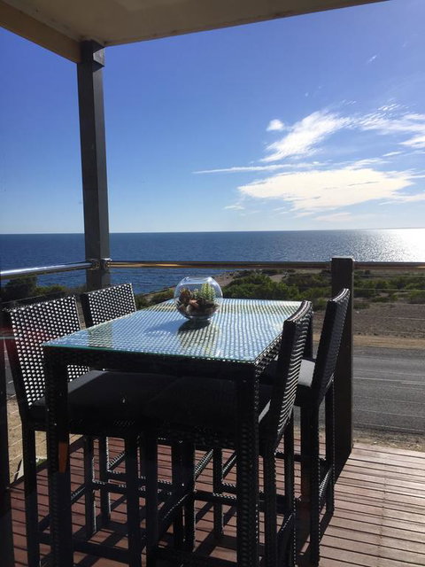 Sunset Cove Beach House - Hervey Bay Accommodation 1