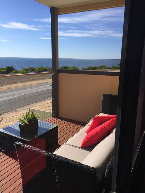 Sunset Cove Beach House - Tourism Hervey Bay 3