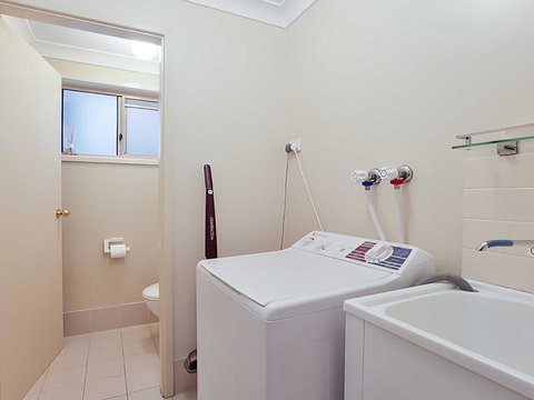 Sunset On Birubi' - Pet Friendly, Air Con, Water Views, WIFI And Outdoor Spa - Hervey Bay Accommodation 2