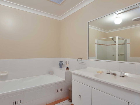 Sunset On Birubi' - Pet Friendly, Air Con, Water Views, WIFI And Outdoor Spa - Hervey Bay Accommodation 1