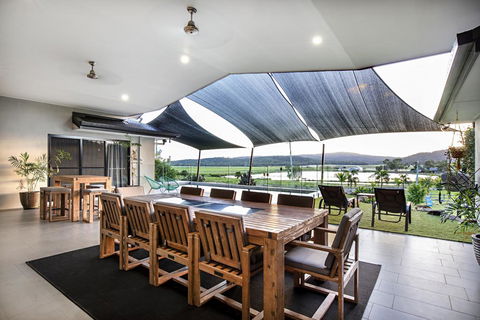 Sunset Retreat Airlie Beach Rural Getaway - Hervey Bay Accommodation 3