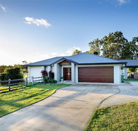 Sunset Retreat Airlie Beach Rural Getaway - Hervey Bay Accommodation