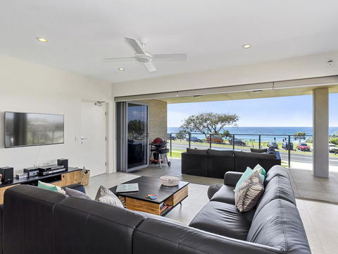 Surf 101 On Cabarita Beach - Hervey Bay Accommodation 0