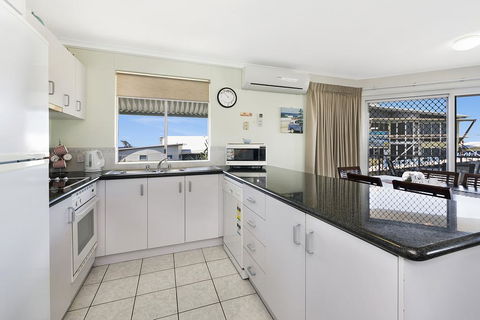 Surfcomber On The Beach - Hervey Bay Accommodation 2