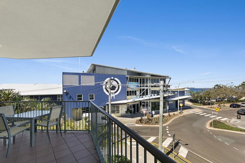 Surfcomber On The Beach - Hervey Bay Accommodation 3