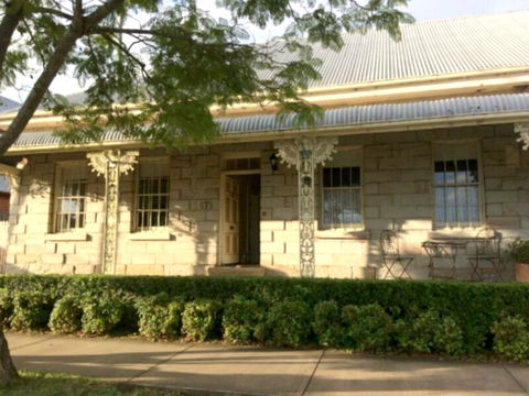 Surgeon's Cottage - Tourism Hervey Bay 0