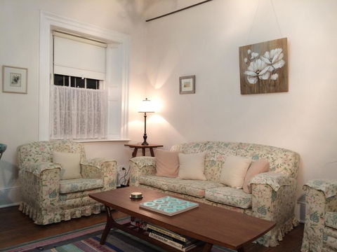 Surgeon's Cottage - Tourism Hervey Bay 1