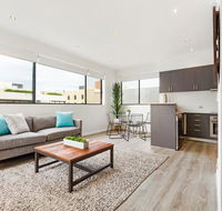 Surry Hills Modern Self-Contained One-Bedroom Apartment 19 FOV - Tourism Hervey Bay