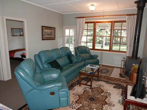 Sutton Forest Cottage - Hervey Bay Accommodation 2