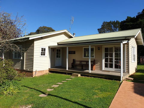 Sutton Forest Cottage - Hervey Bay Accommodation 0