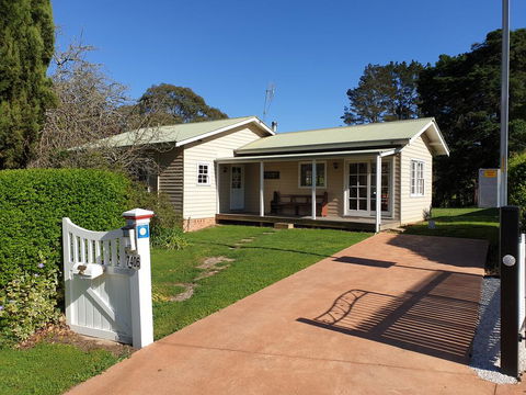 Sutton Forest Cottage - Hervey Bay Accommodation 1