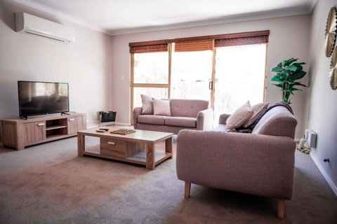 SWAN RIVER STAY, PERTH, WIFI, NETFLIX, APPLECROSS, FREO - Hervey Bay Accommodation 0