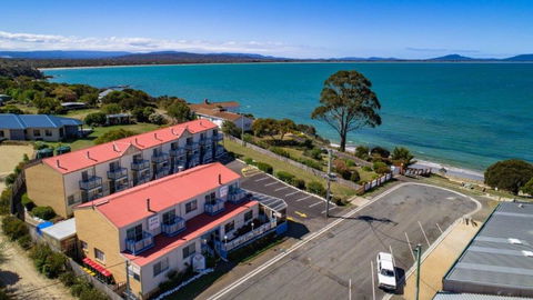SWANSEA VILLAS - Hervey Bay Accommodation 0