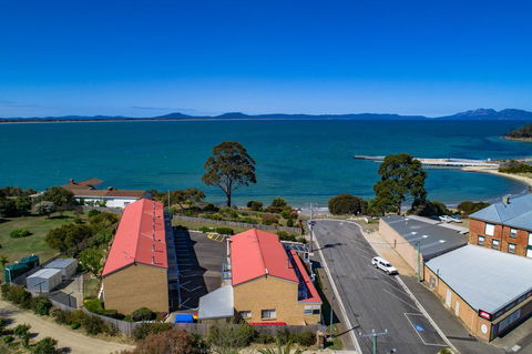SWANSEA VILLAS - Hervey Bay Accommodation 1