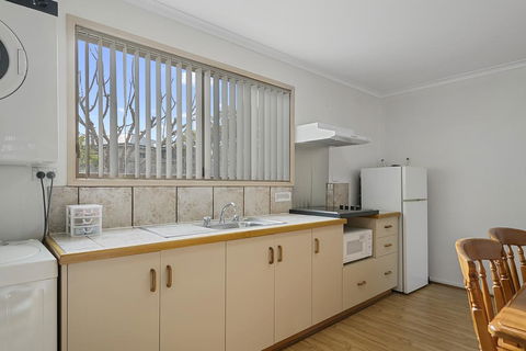 SWANSEA VILLAS - Hervey Bay Accommodation 3