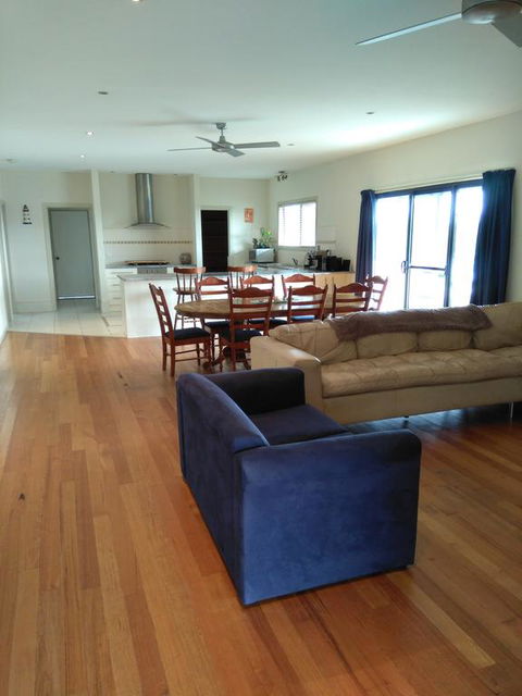 Symuya - Hervey Bay Accommodation 2