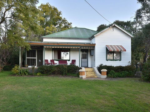 Tabitha Hill Cottage - Tourism Hervey Bay 1