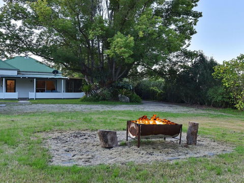 Tabitha Hill Cottage - Tourism Hervey Bay 0
