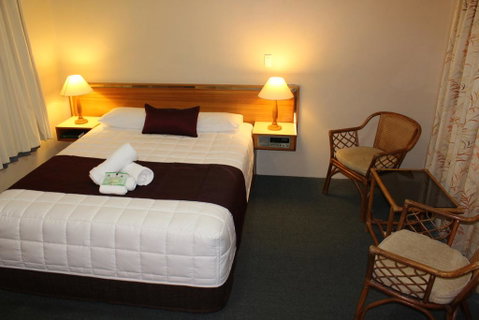 Tabourie Lake Motor Inn - Hervey Bay Accommodation 2