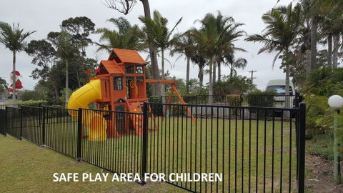 Tabourie Lake Motor Inn - Hervey Bay Accommodation 1