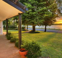 Tara Downs on Lake Albert - Hervey Bay Accommodation