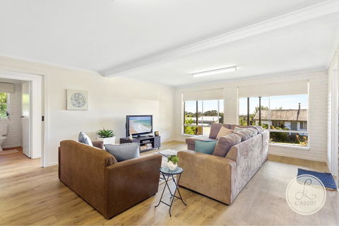 TASSIE SEASIDE SERENITY - L'Abode Accommodation - Hervey Bay Accommodation 1