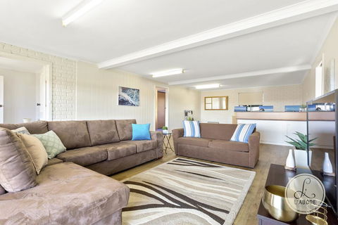 TASSIE SEASIDE SERENITY - L'Abode Accommodation - Hervey Bay Accommodation 3