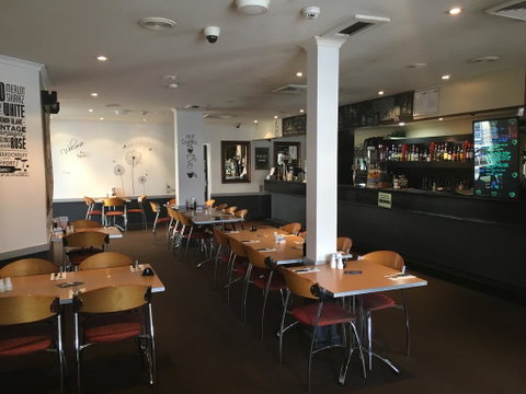 Taylors Hotel - Hervey Bay Accommodation 2