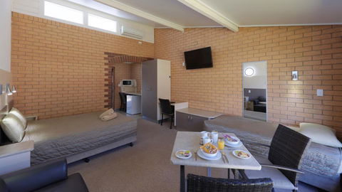Tenterfield Motor Inn - Hervey Bay Accommodation 3