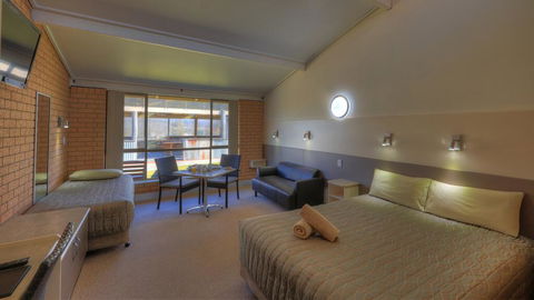 Tenterfield Motor Inn - Hervey Bay Accommodation 2