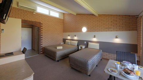 Tenterfield Motor Inn - Hervey Bay Accommodation 1