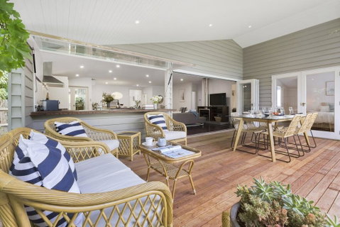 THALASSA HOUSE COASTAL RETREAT DROMANA - Tourism Hervey Bay 1
