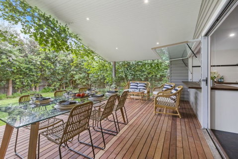 THALASSA HOUSE COASTAL RETREAT DROMANA - Tourism Hervey Bay 0