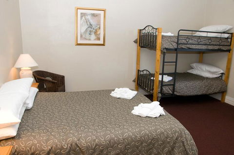 The Alpine Hotel - Hervey Bay Accommodation 2