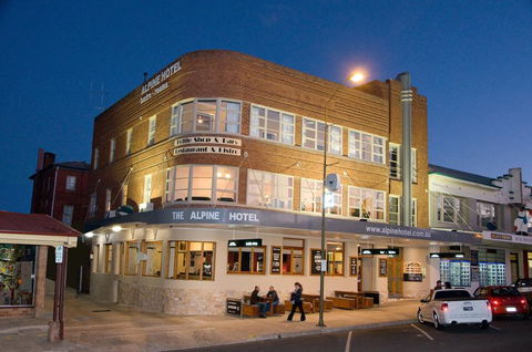 The Alpine Hotel - Hervey Bay Accommodation 0