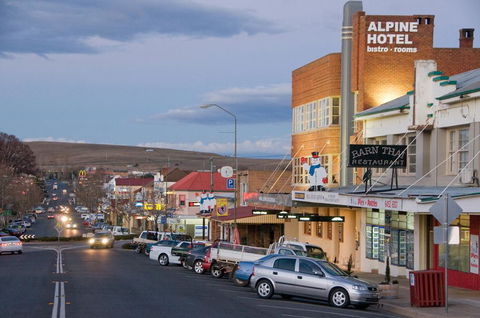 The Alpine Hotel - Hervey Bay Accommodation 1