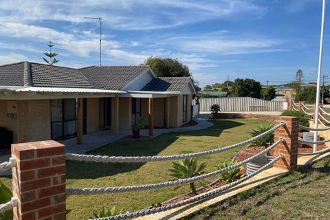 The Anchorage - Hervey Bay Accommodation 0